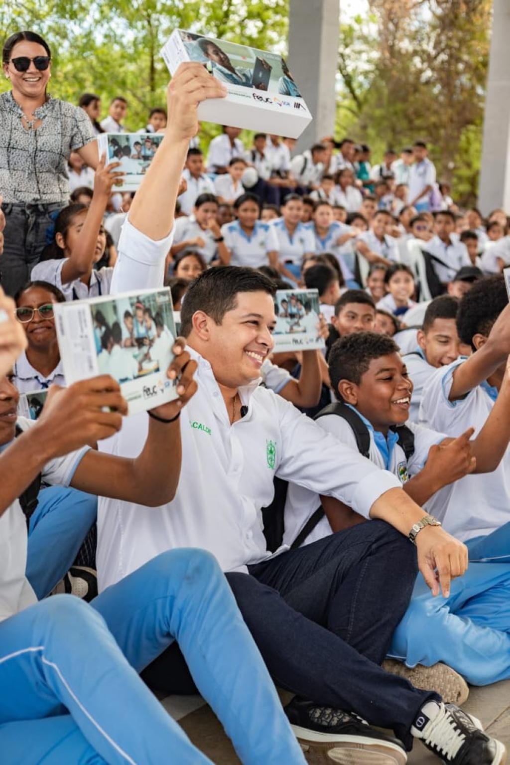 Alcalde Vicente Berardinelli impulsa la innovación con la entrega de más de 1200 Tablets para la educación en Barrancas