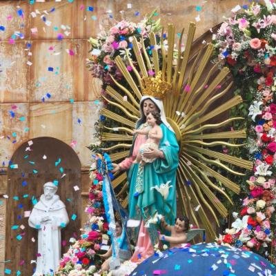 LA PROCESIÓN COMO MEMORIA VIVA: UN RITO QUE SE CAMINA