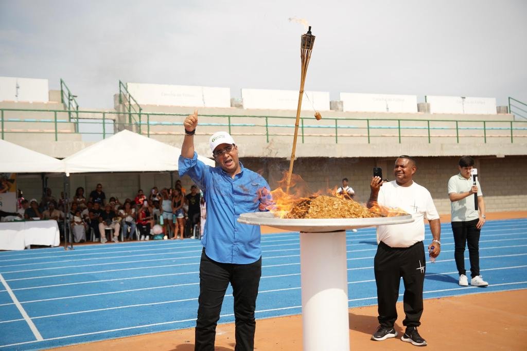 El gobernador Jairo Aguilar Deluque puso en marcha en Dibulla el programa ‘Tu Oportunidad Deportiva’, que beneficia a 1.808 estudiantes