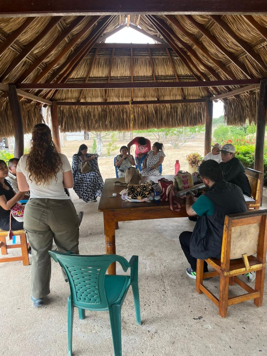 Artesanos Wiwa y artesanas Wayuu fortalecen producción, capacidades y tejido social en territorios de La Guajira