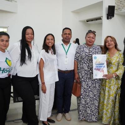 Familias de Riohacha reciben títulos de propiedad tras años esperando la legalización de sus viviendas