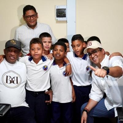 Con la Llave del Desarrollo, gobernador Jairo Aguilar recorrió Fonseca para presentar avances en educación, infraestructura, cultura, deporte y desarrollo productivo