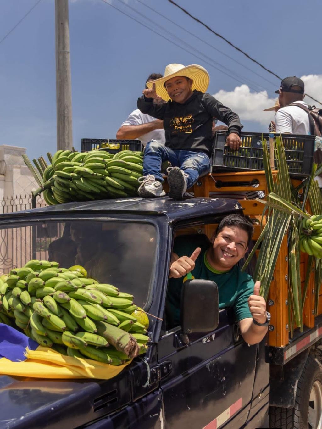 Alcaldía de Barrancas beneficia a más de 300 campesinos en la III Feria AgroCampesina de Papayal.