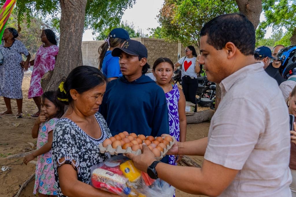 Gobierno de Genaro Redondo activa ayuda humanitaria para familias recicladoras de Riohacha