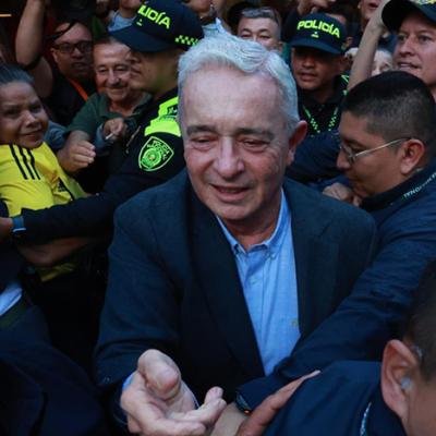 Primer mitin de Uribe tras quedar en libertad: “Vamos a ganar tranquilamente”