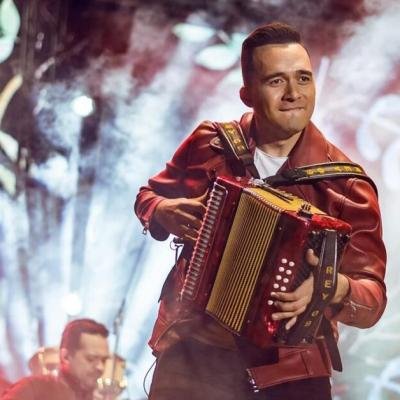 Sergio Luis Rodríguez, el Rey Vallenato 2009 y ganador de 4 Grammys Latinos, lanza su primer álbum titulado "CHECHO".