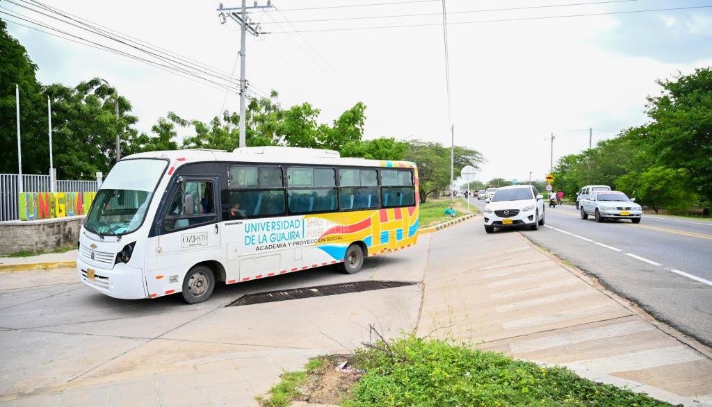 Estudiantes del programa de Ingeniería Civil proponen optimización del acceso vehicular a Uniguajira