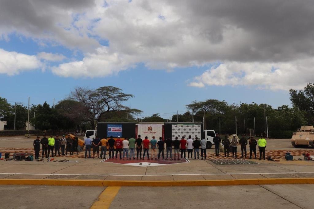 Ejército Nacional capturó a 17 personas, por el delito de explotación ilícita de yacimientos mineros en La Guajira