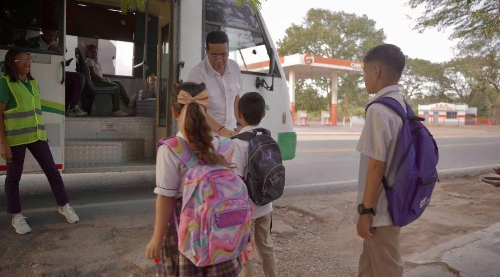 Gobernación de La Guajira sigue garantizando el servicio de transporte escolar para más de 10,100 niños guajiros