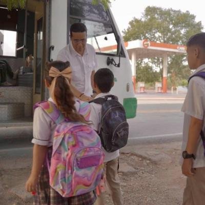 Gobernación de La Guajira sigue garantizando el servicio de transporte escolar para más de 10,100 niños guajiros