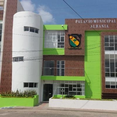 Alcaldía de Albania, Señalada por Retraso en Pagos Salariales y Amenazas a Empleados