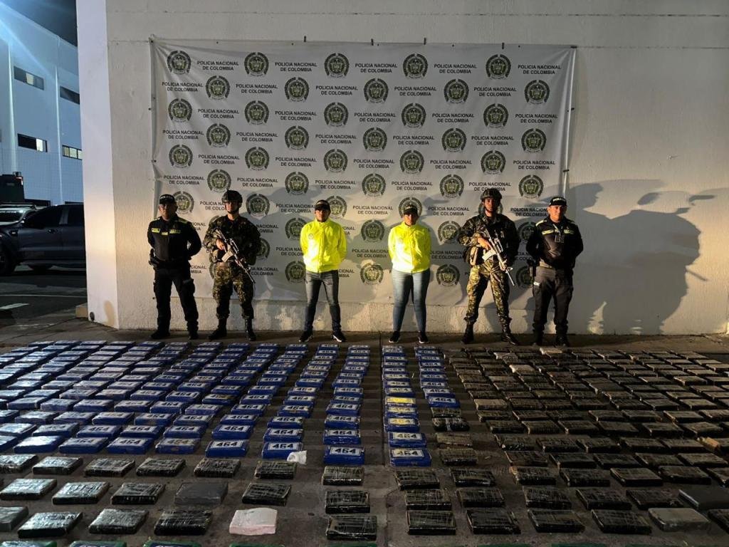 DESMANTELAMIENTO DE CENTRO DE ACOPIO E INCAUTACIÓN DE 403 KILOS DE CLORHIDRATO DE COCAÍNA EN LA GUAJIRA