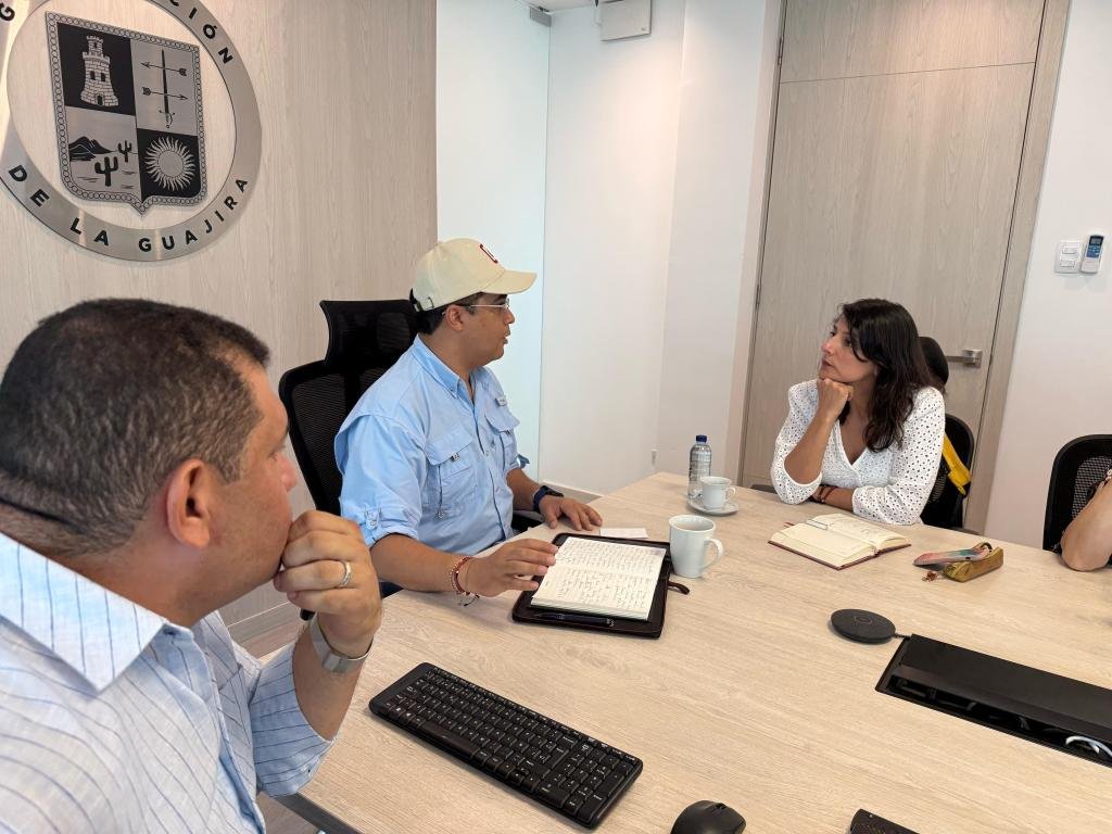 Ad portas de comenzar la construcción de la Marina de Riohacha, gobernador y directora de la ANLA revisan aspectos técnicos de la obra