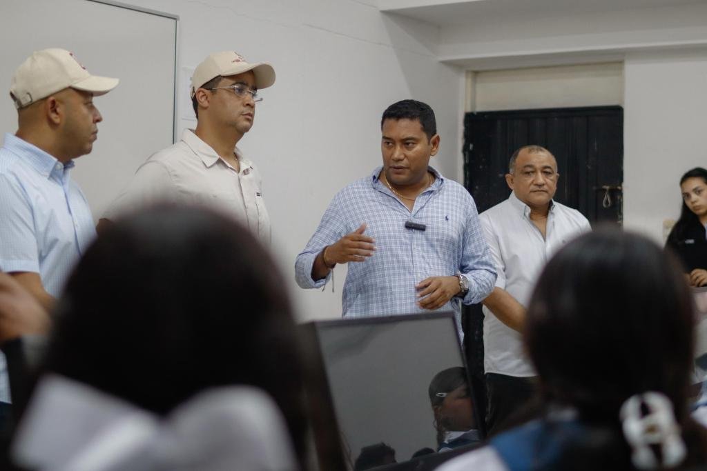 5 mil estudiantes de La Guajira se benefician con 27 aulas interactivas entregadas por la Gobernación en instituciones educativas del departamento