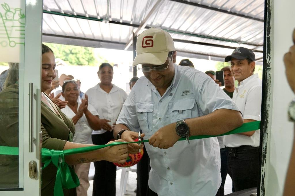 Gobernación de La Guajira inaugura en Barrancas la primera tienda de productos locales en alianza con la Asociación de Emprendedores