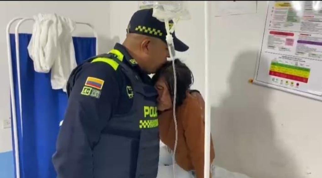 Policía y motociclista evita tragedia: mujer intentó lanzarse del puente El Limón en Cicuco, Bolívar.