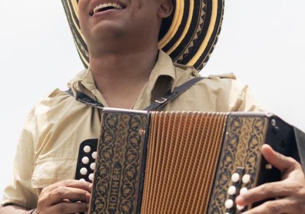 El Último Juglar, el que toca y canta