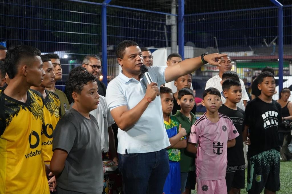 Después de décadas de espera, Genaro Redondo entrega escenario recreodeportivo al 7 de Agosto