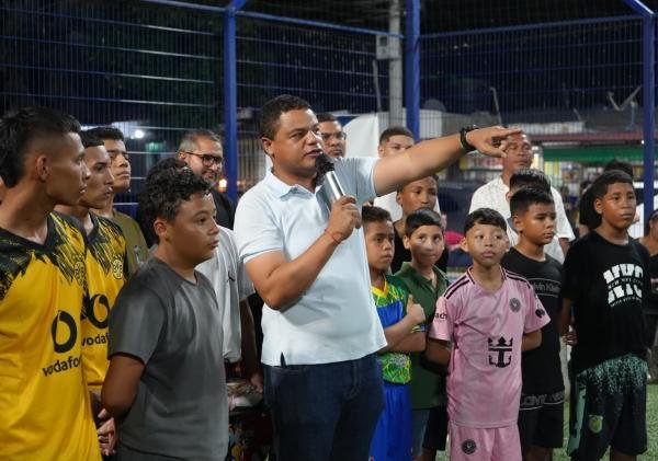 Después de décadas de espera, Genaro Redondo entrega escenario recreodeportivo al 7 de Agosto
