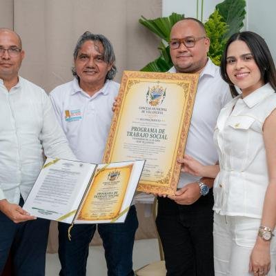 Villanueva reconoce más de 20 años de aporte social de Uniguajira